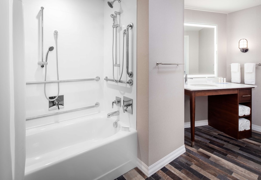 Hampton Inn Boston Seaport District 14/64
