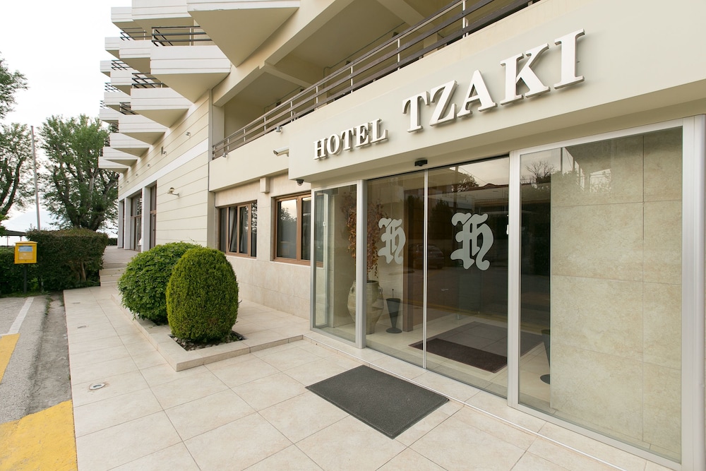 Tzaki Hotel 4/42