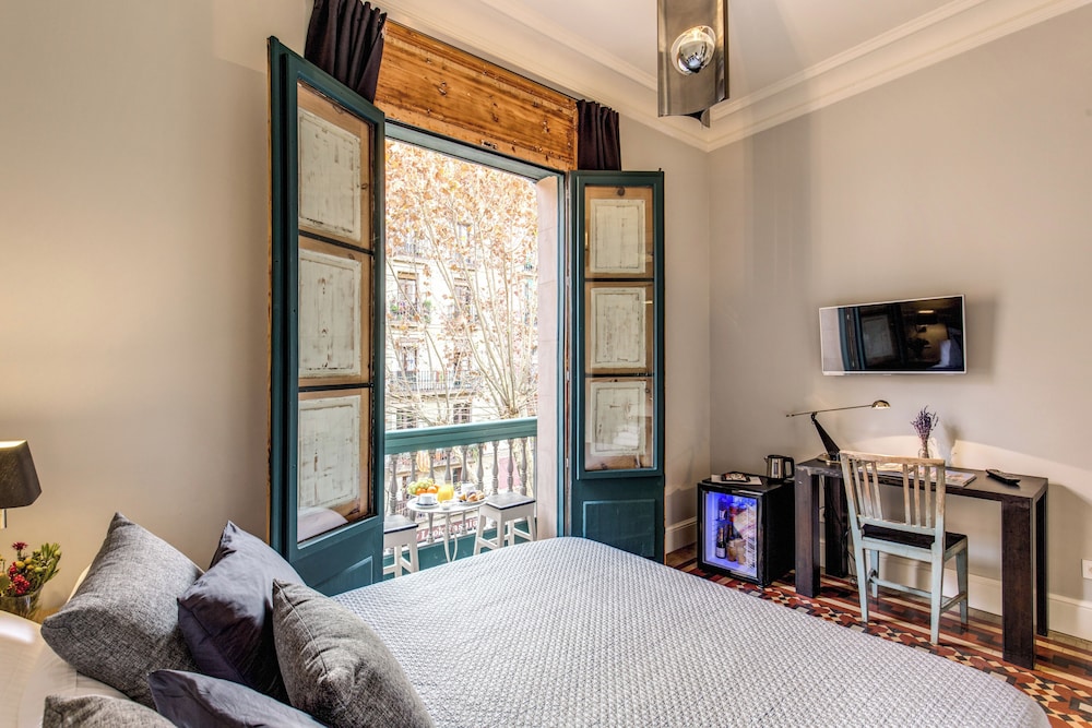 STANDARD, DOUBLE BED, CITY VIEW, BALCONY