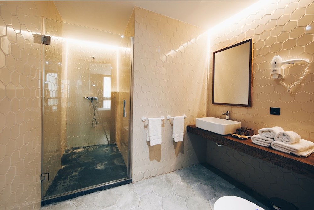 Malaga Premium Hotel 68/70
