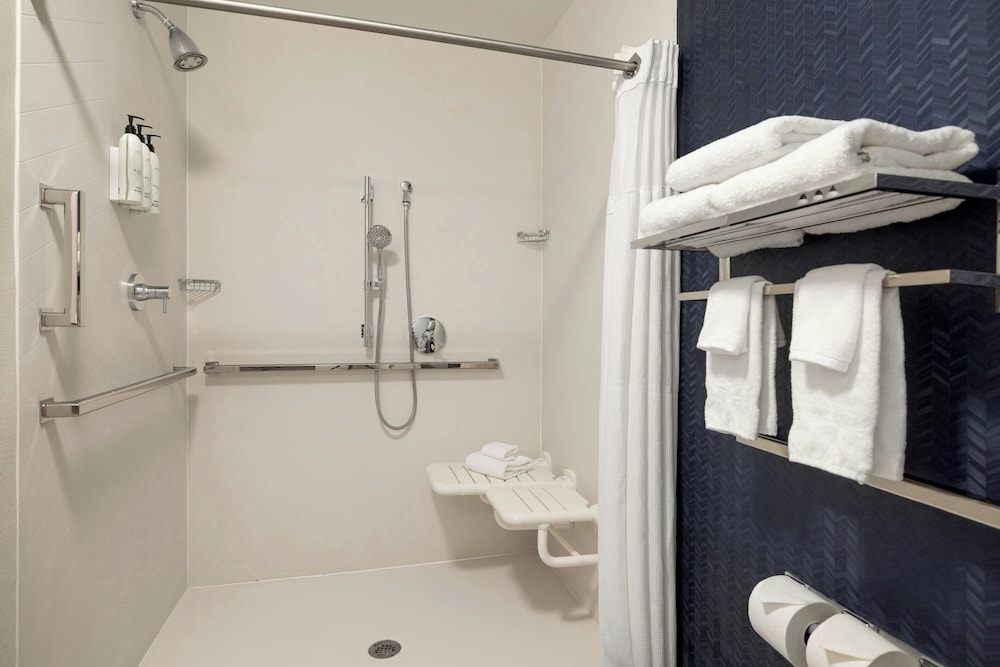 Fairfield Inn & Suites by Marriott Memphis Olive Branch 50/50