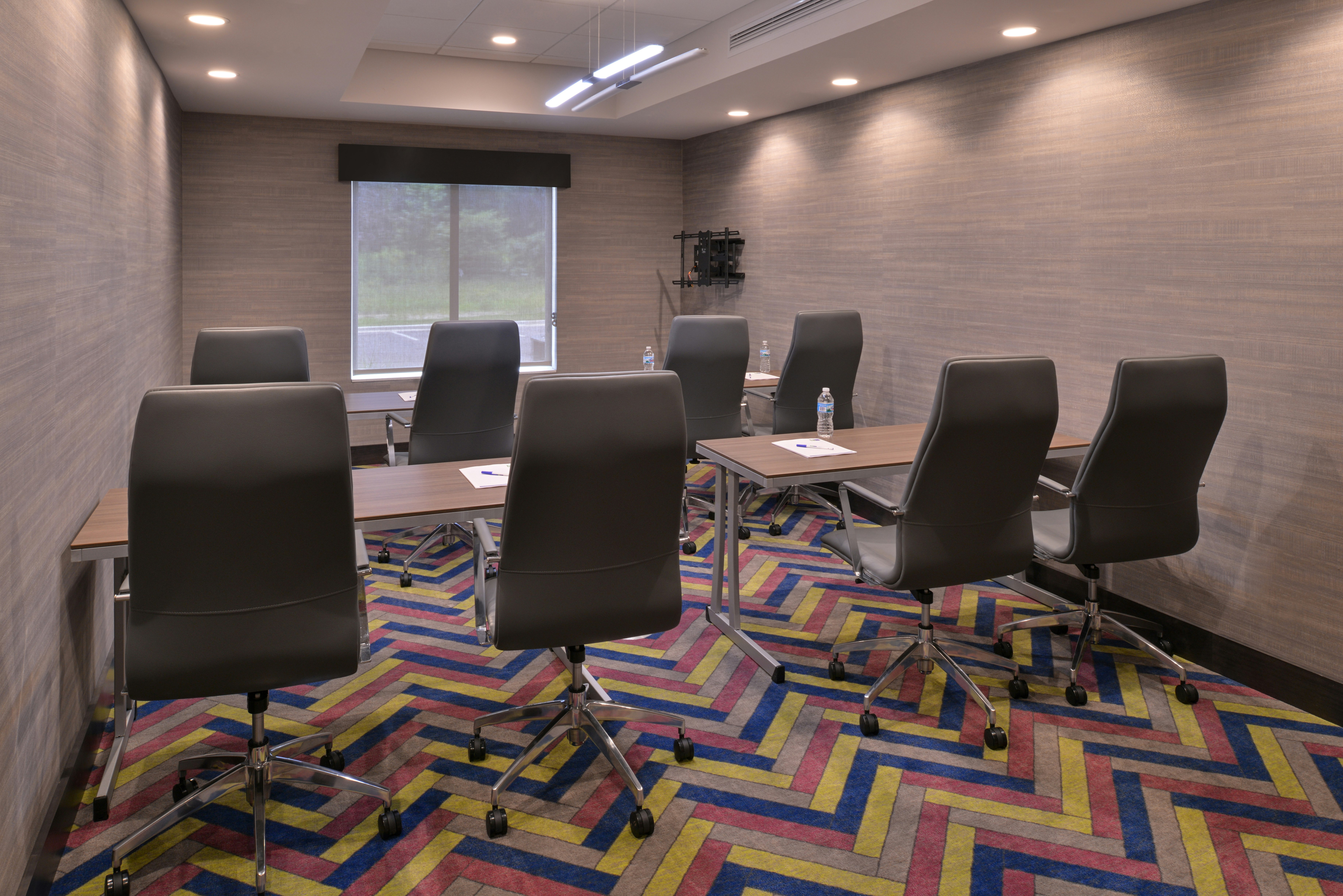 Holiday Inn Express Suites Bryant Benton Area 60/71