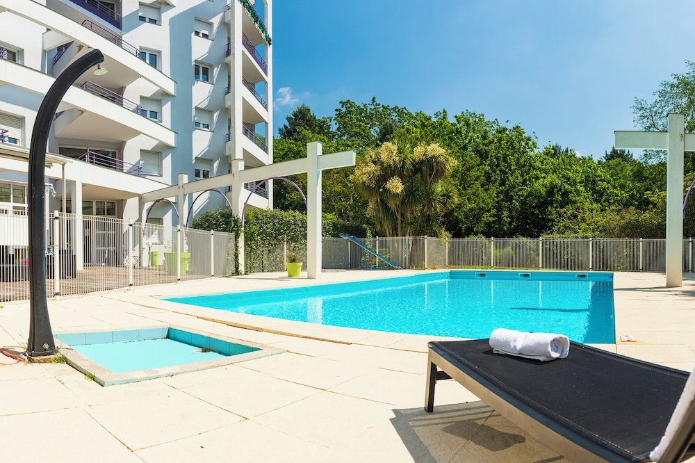 RESIDENCE LES JARDINS DU LAC CERISE HOTELS AND RESIDENCES 45/50