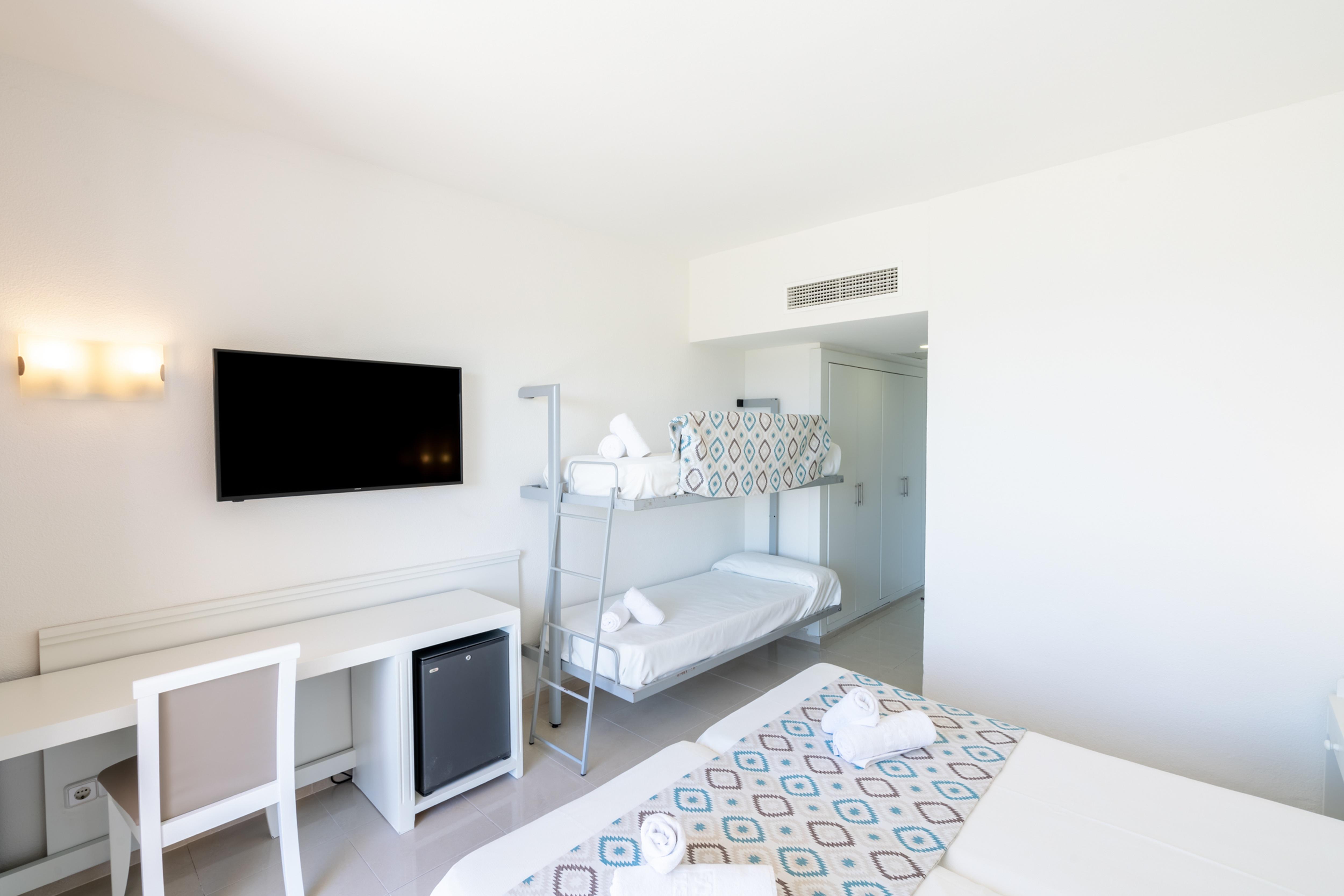 Standard, Double Bed, Balcony or Terrace 2/2