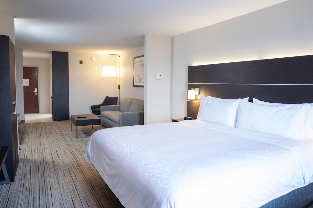 Holiday Inn Express Hotel and Suites Chester-Monroe-Goshen 25/72