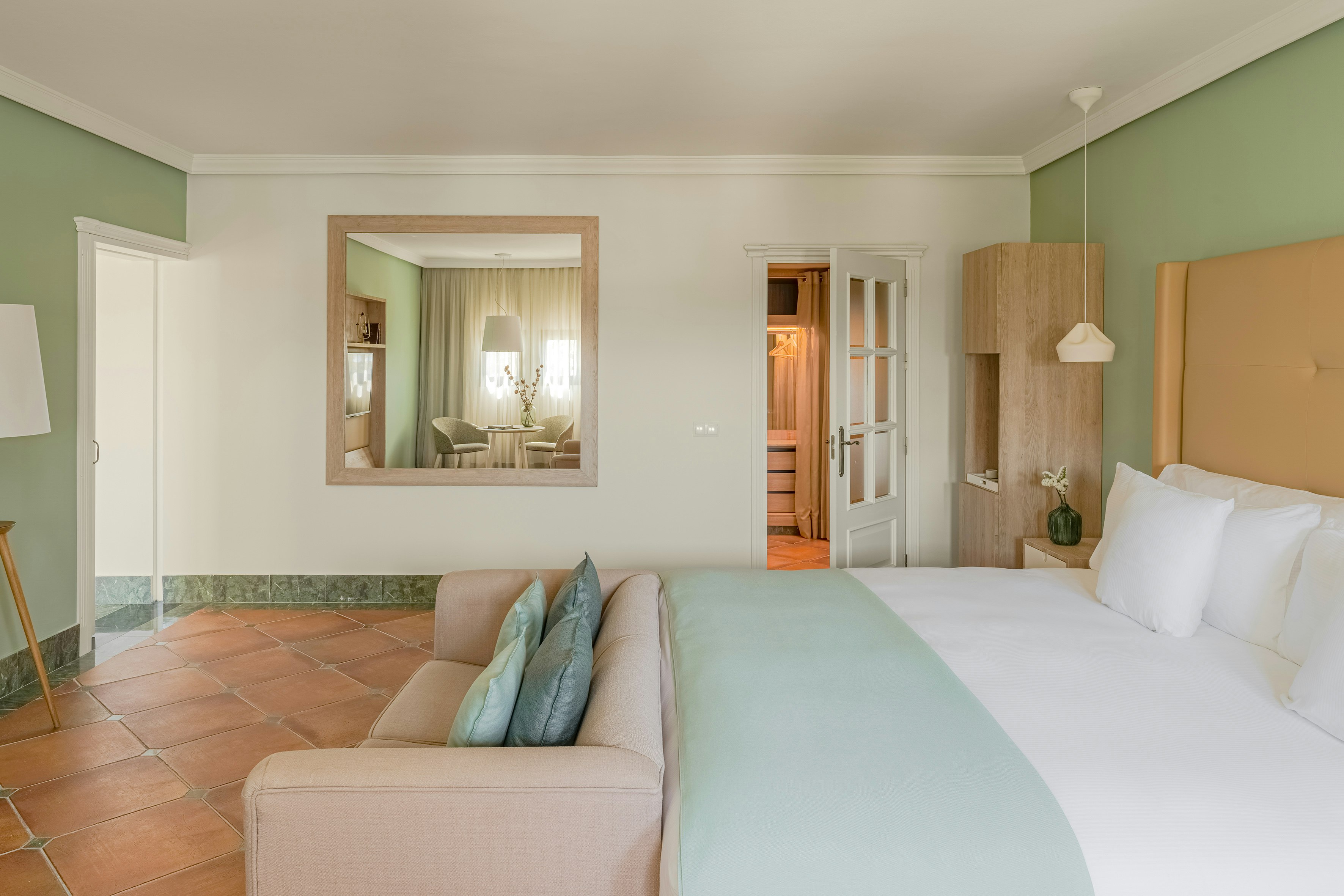1 Bedroom, Red Level, Family Suite