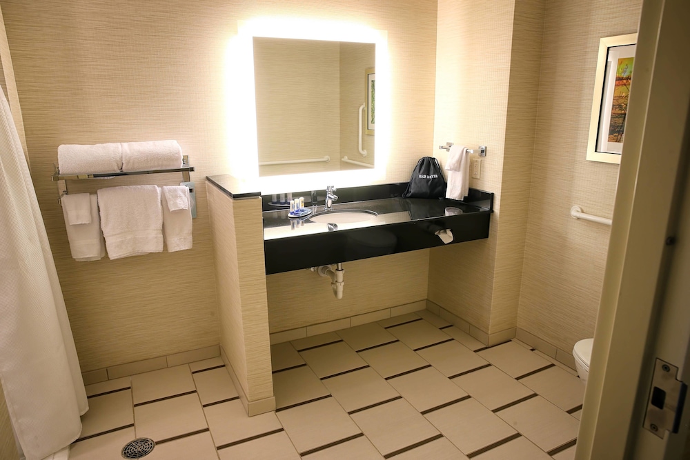 Fairfield Inn Suites By Marriott Madison Verona 34/34
