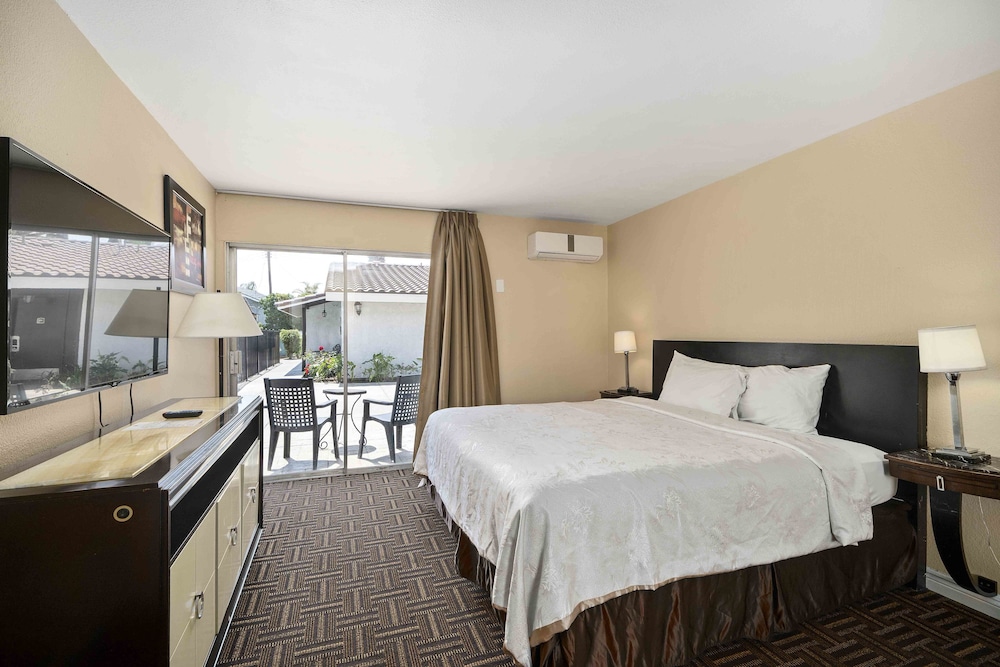 STANDARD, KING BED