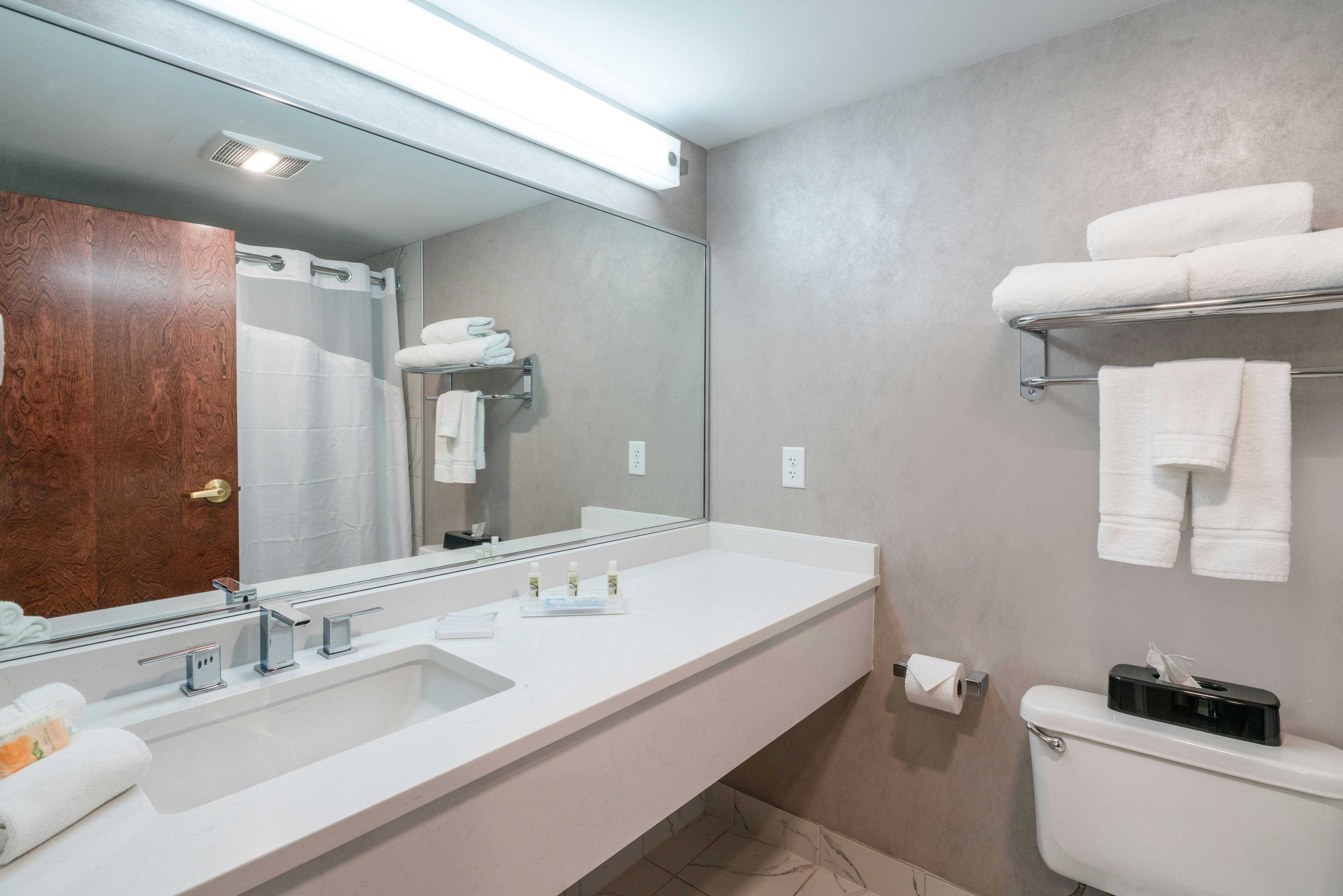 Holiday Inn Wilmington 50/50