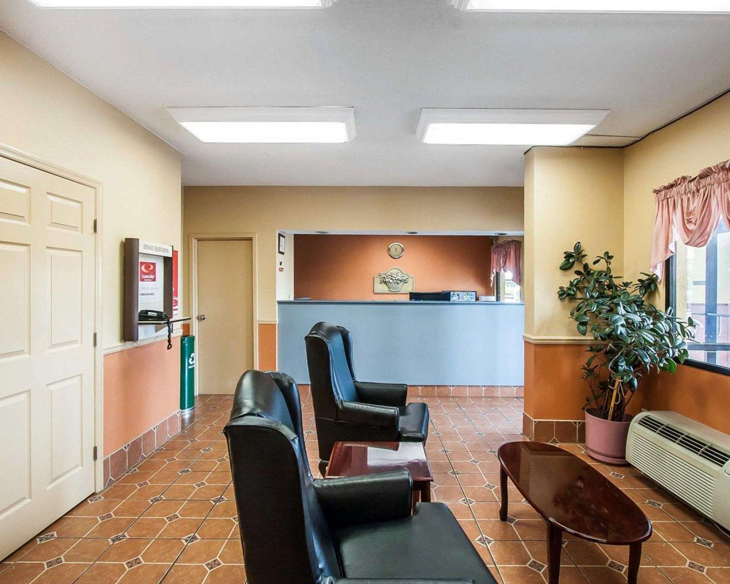 Econo Lodge Inn & Suites Tuscaloosa I-20 34/37