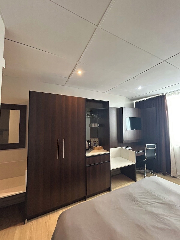 Smugglers Cove Beach Resort and Hotel 15/50