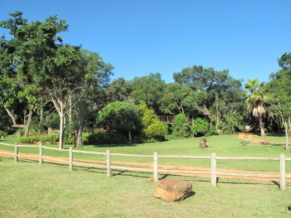 Caracal Lodge 11/36