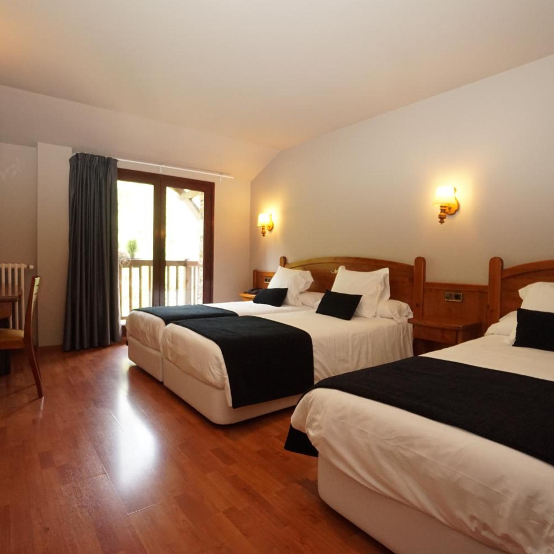 غرفة ثلاثية بسرير فردي بشرفة، Hotel & SPA Niunit 4/6
