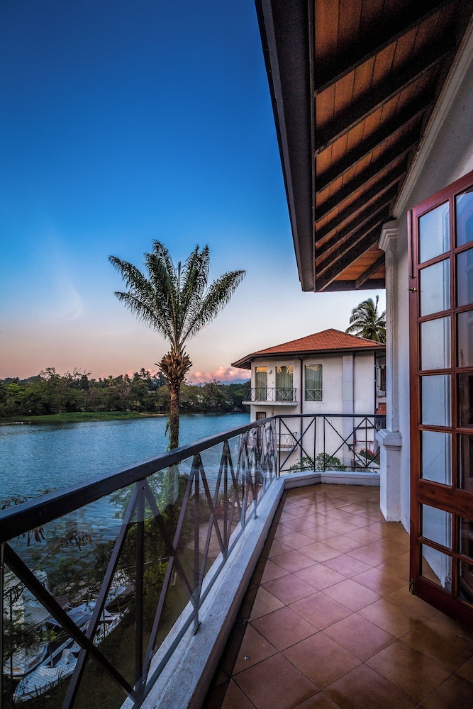 Mahaweli Reach Hotel 27/50