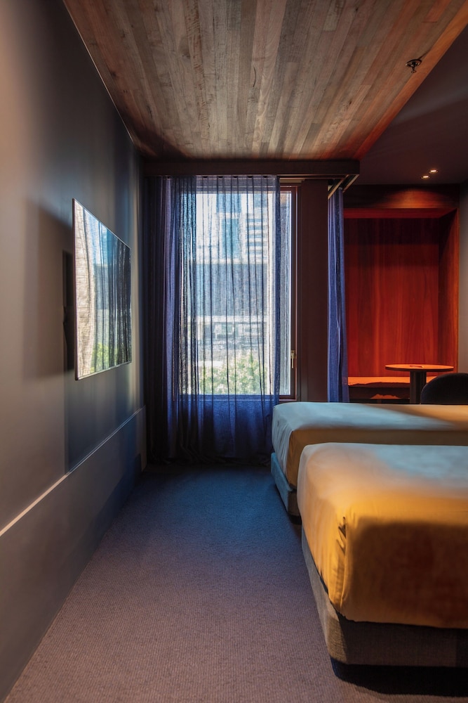 Hyde Melbourne Place 35/95