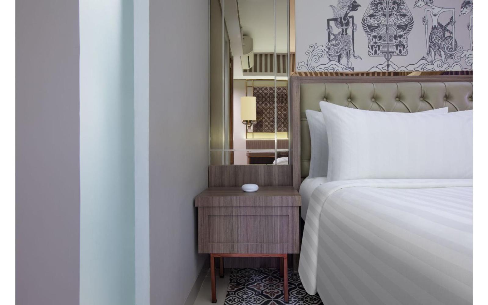 غرفة بريميير سوبيريور بسرير كينج، The Alana Hotel & Conference Center Malioboro Yogyakarta By Aston 2/4