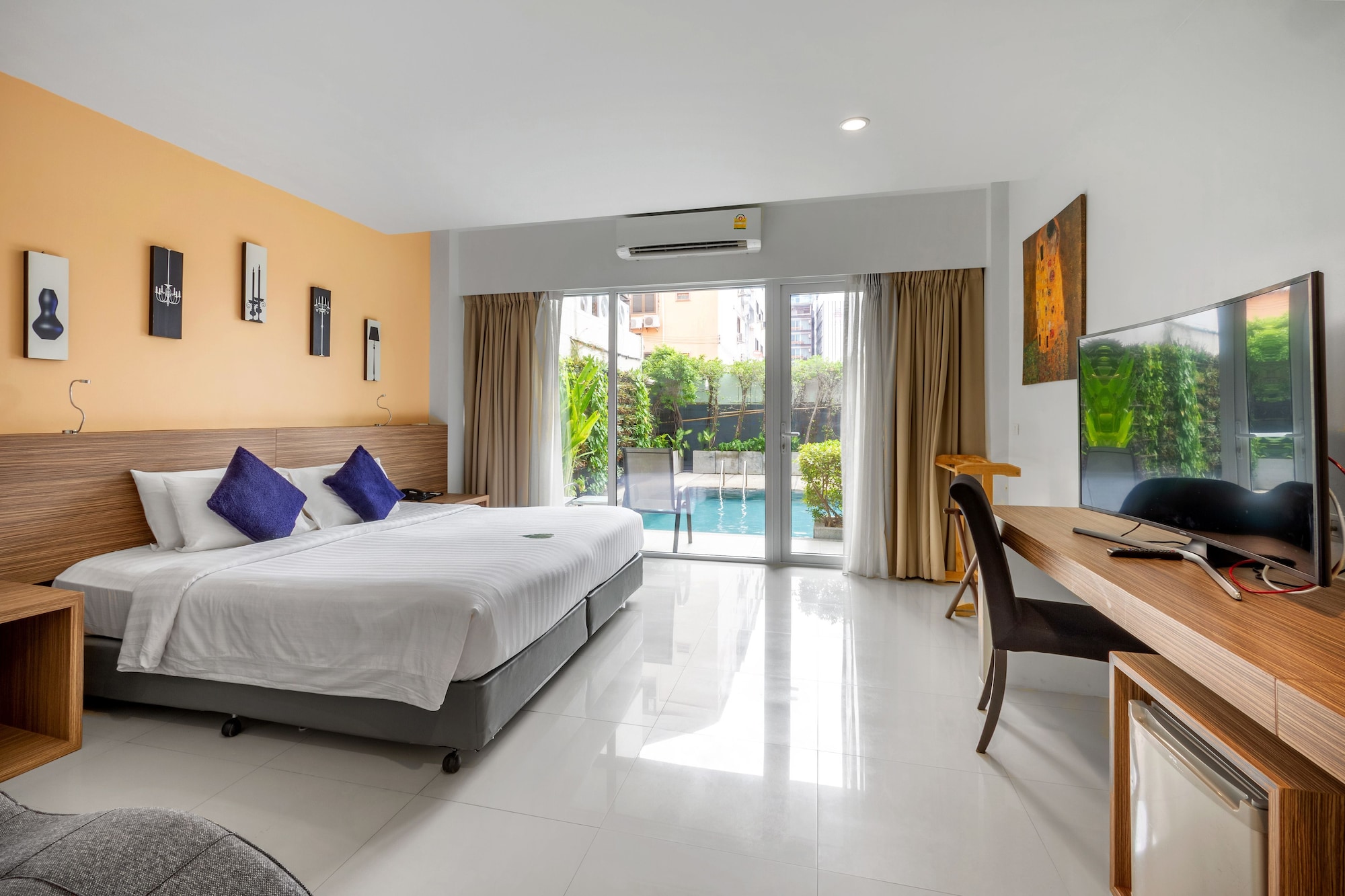 Room, Double or Twin Bed, Pool Access