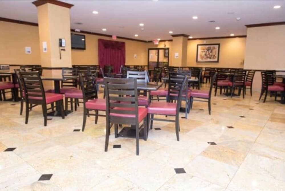 Days Hotel by Wyndham North Bergen /NYC 20/33