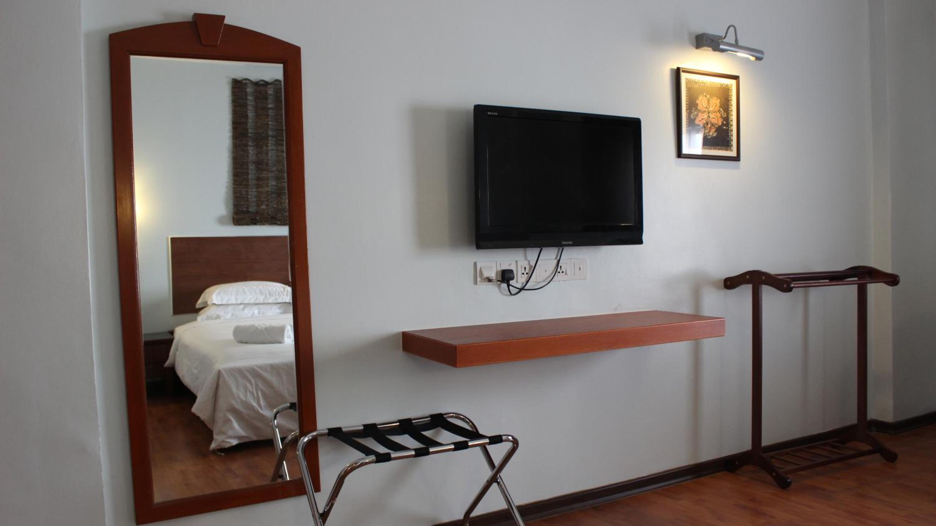 Deluxe, King Bed, Hotel Maluri 9/10
