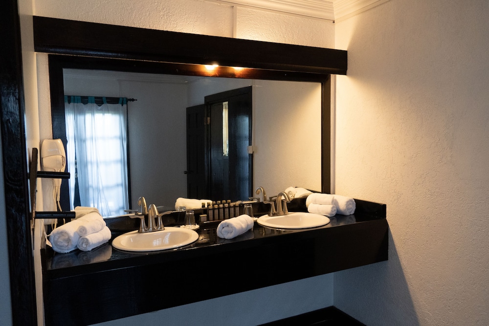 Keyonna Beach - All Inclusive - Couples Only 50/50