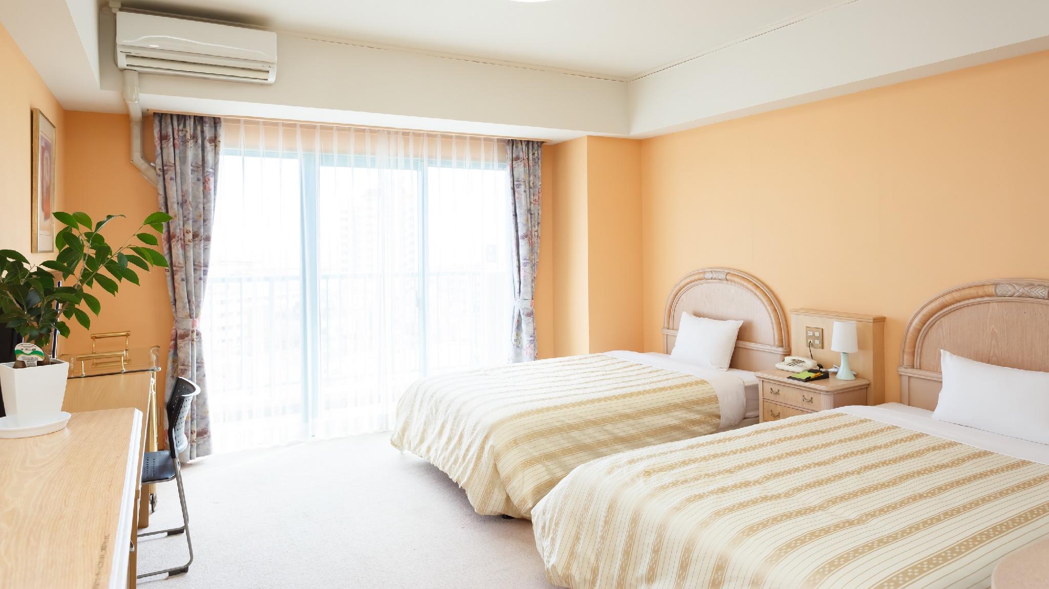 Room, Twin Beds, Balcony, Smoking Type Not Guaranteed