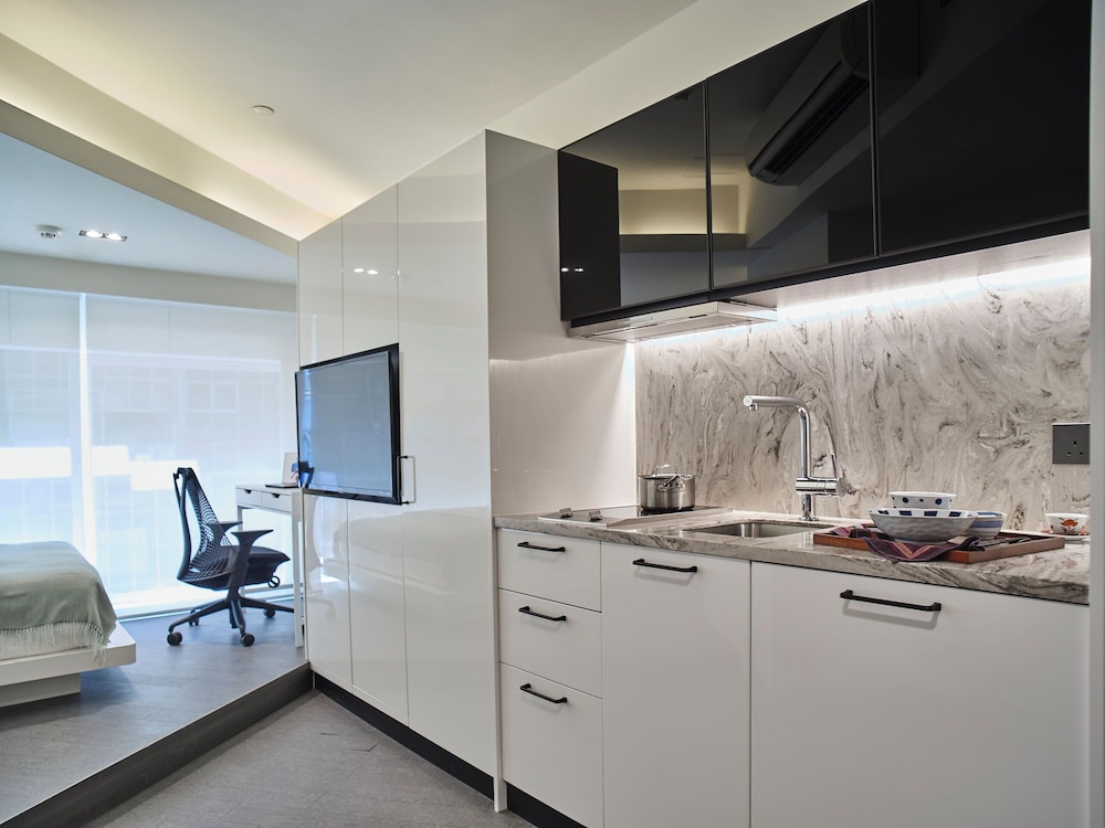 V Causeway Bay Hotel 34/35