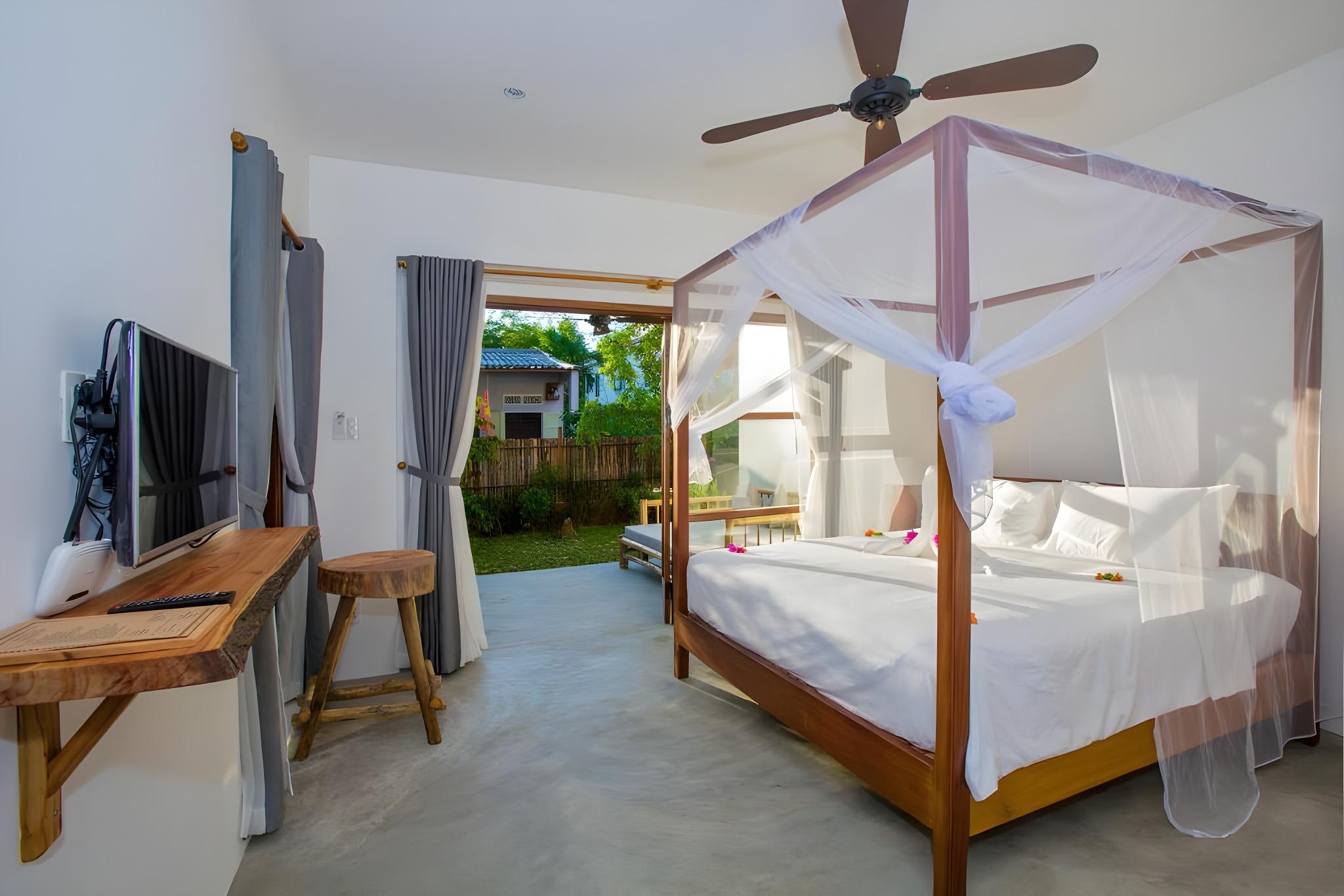 Garden, Deluxe, King Bed
