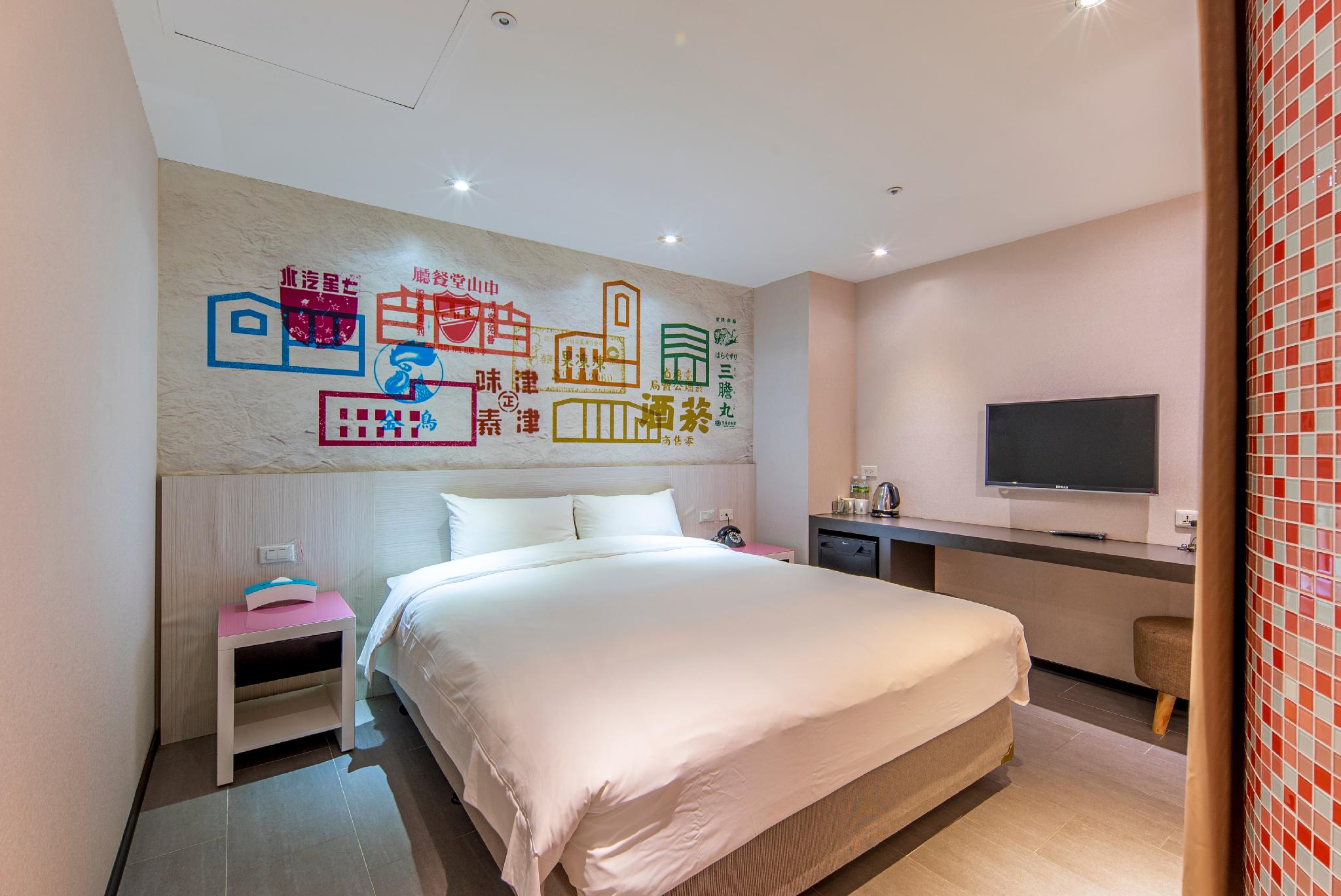 Comfort, Queen Bed, No Window, Bathtub