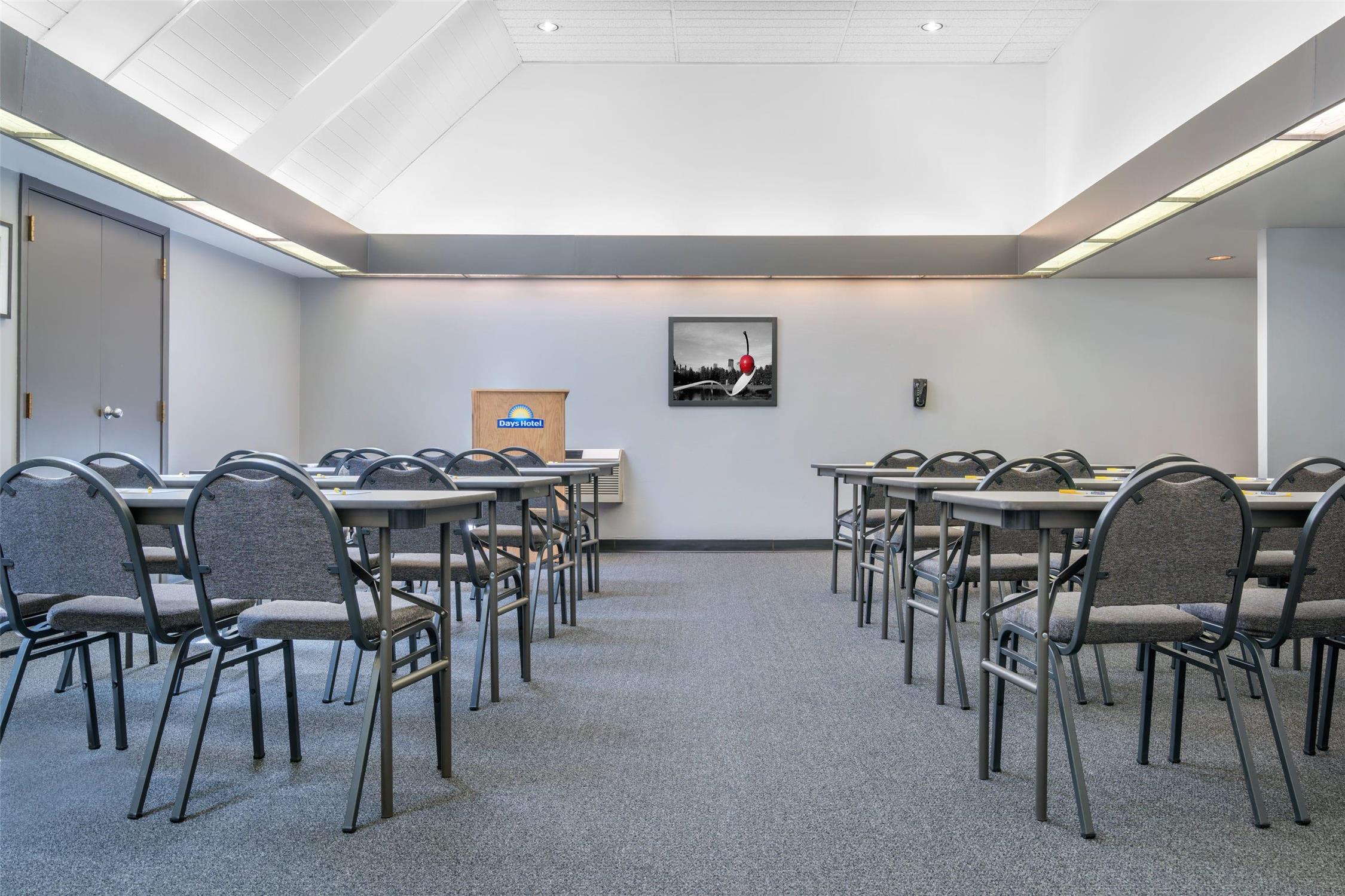 Days Hotel By Wyndham University Ave Se 11/16