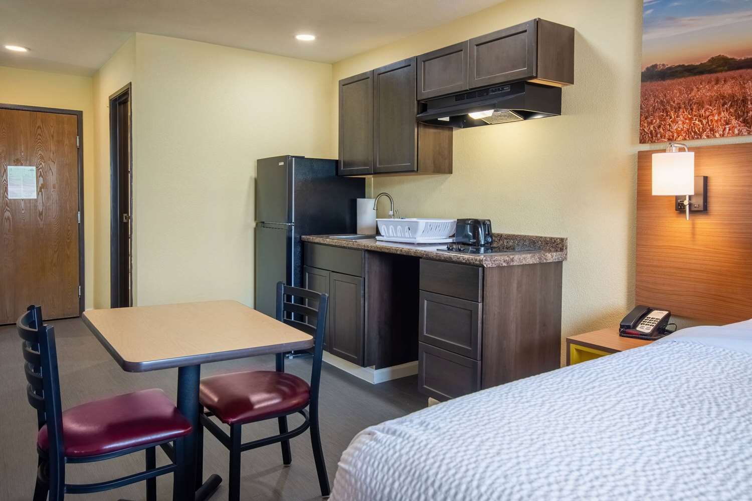 Days Inn by Wyndham Evansdale Waterloo 23/40