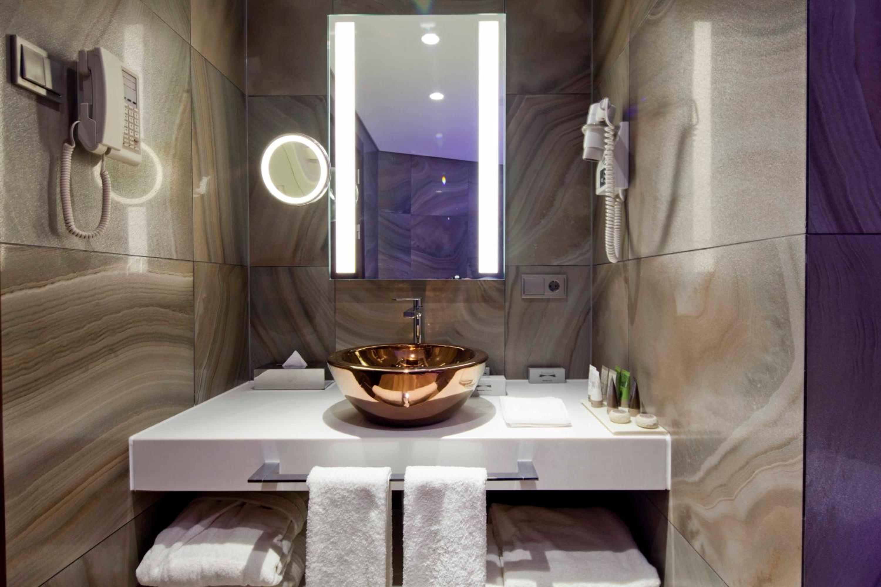 غرفة فاخرة بسرير مزدوج مع أريكة، Lasagrada Hotel Istanbul 10/10