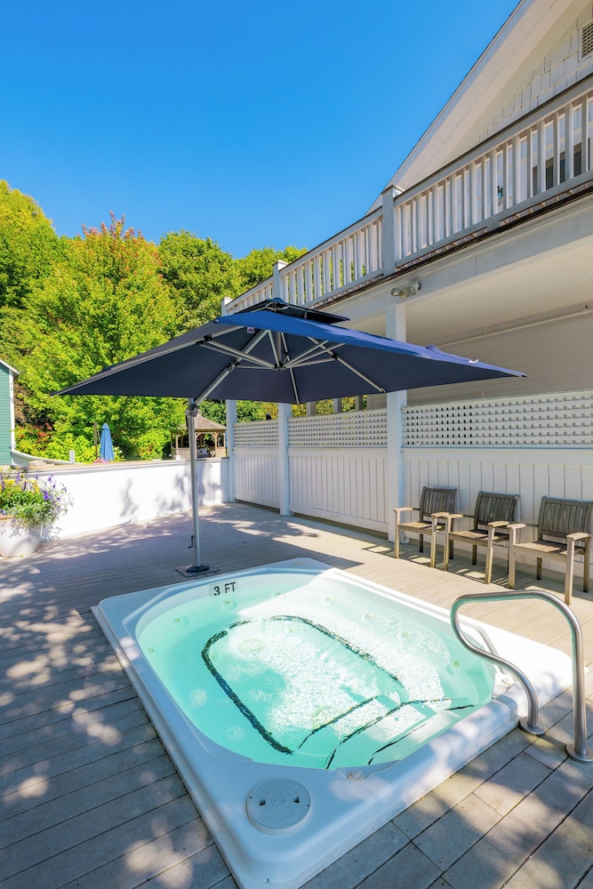 Island House Hotel 47/73