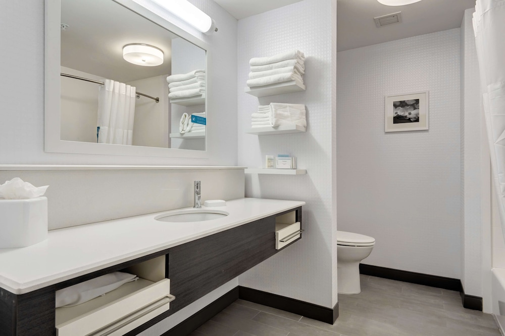 Hampton Inn St. Louis Wentzville MO 32/57