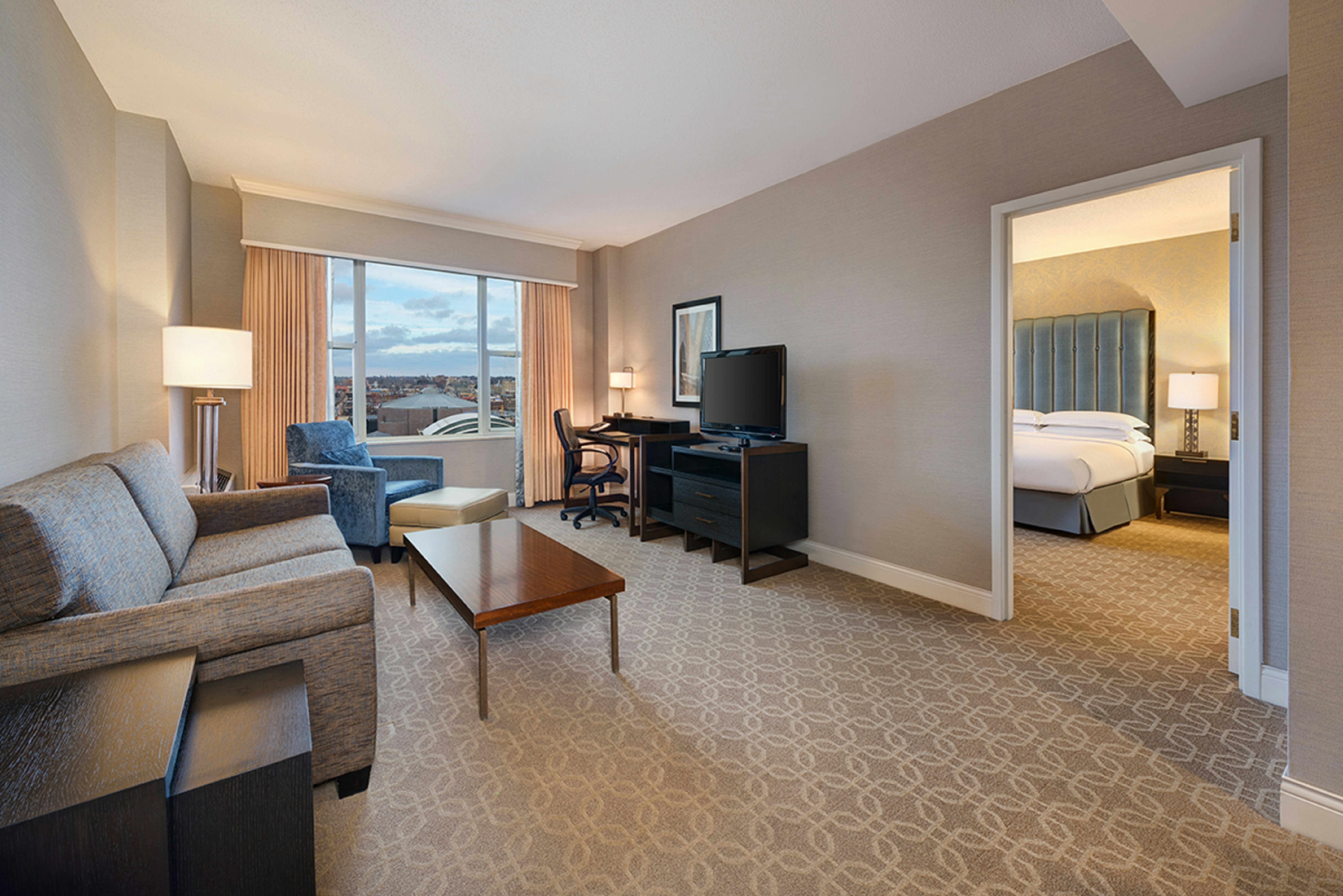 Hilton Milwaukee 38/83