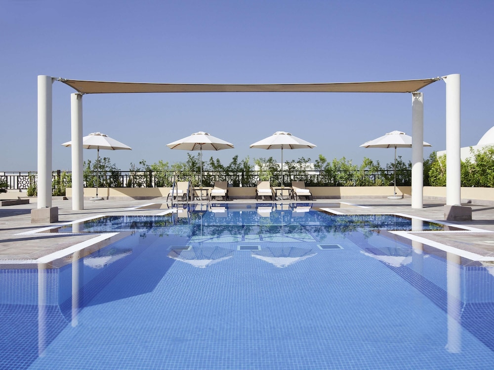 swimming pool spa