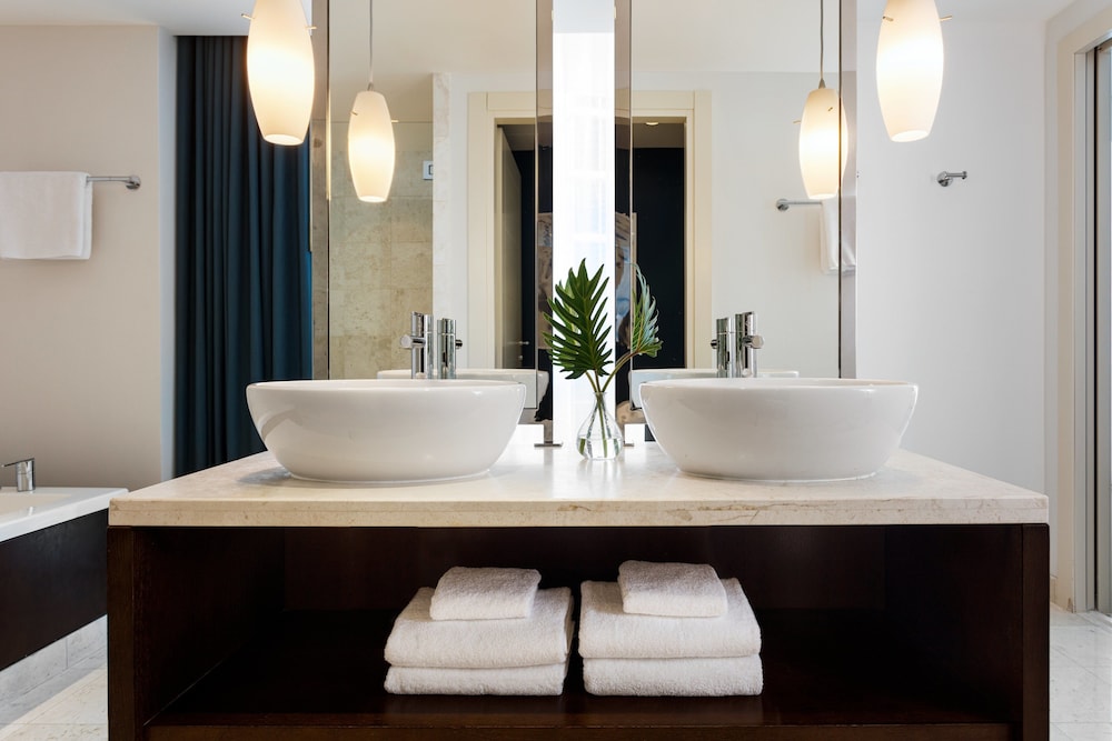 Kimpton Epic Hotel 13/77