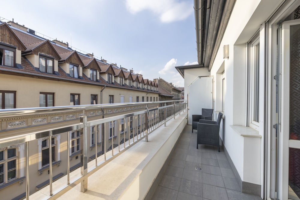 Silver Crown Hotel & Residence 3/50