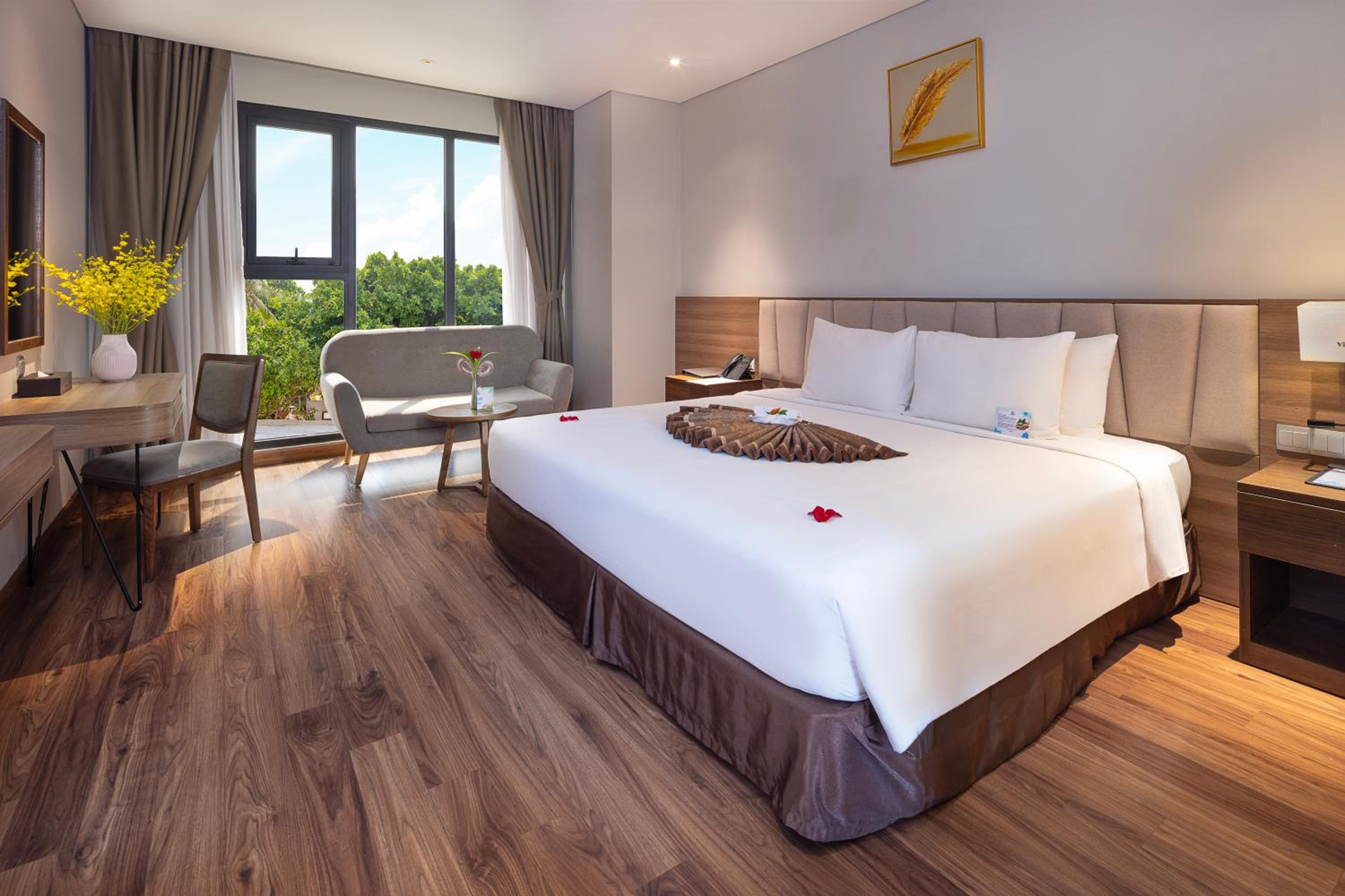 Superior, Double or Twin Bed, City View