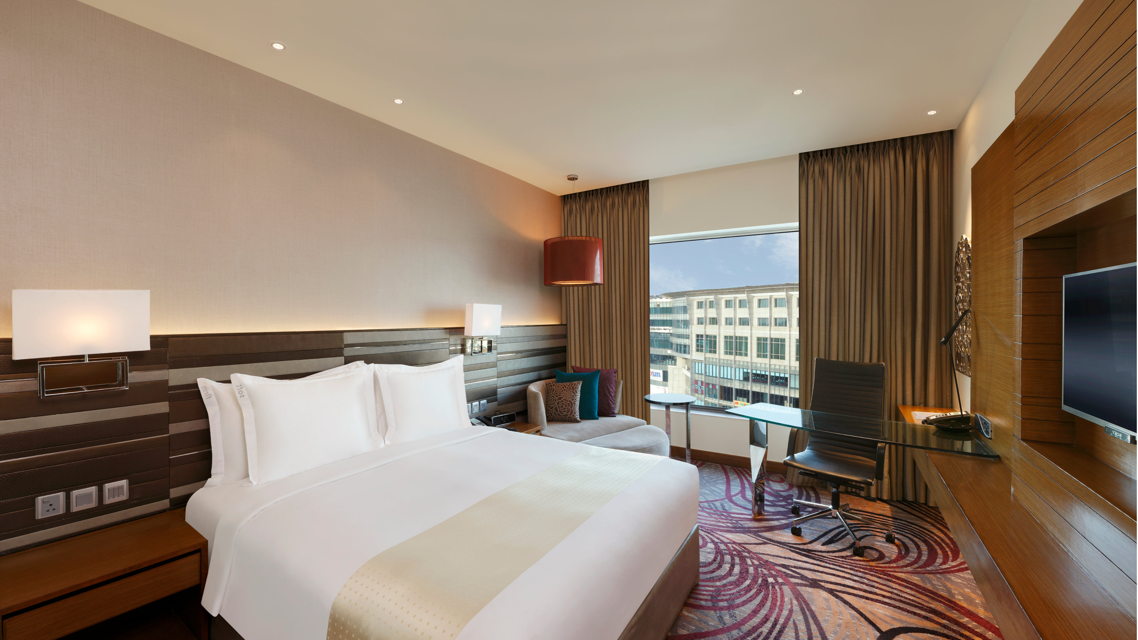 Standard, King Bed, Bath and Shower, Smoking، Holiday Inn Jaipur City Centre by IHG 3/4