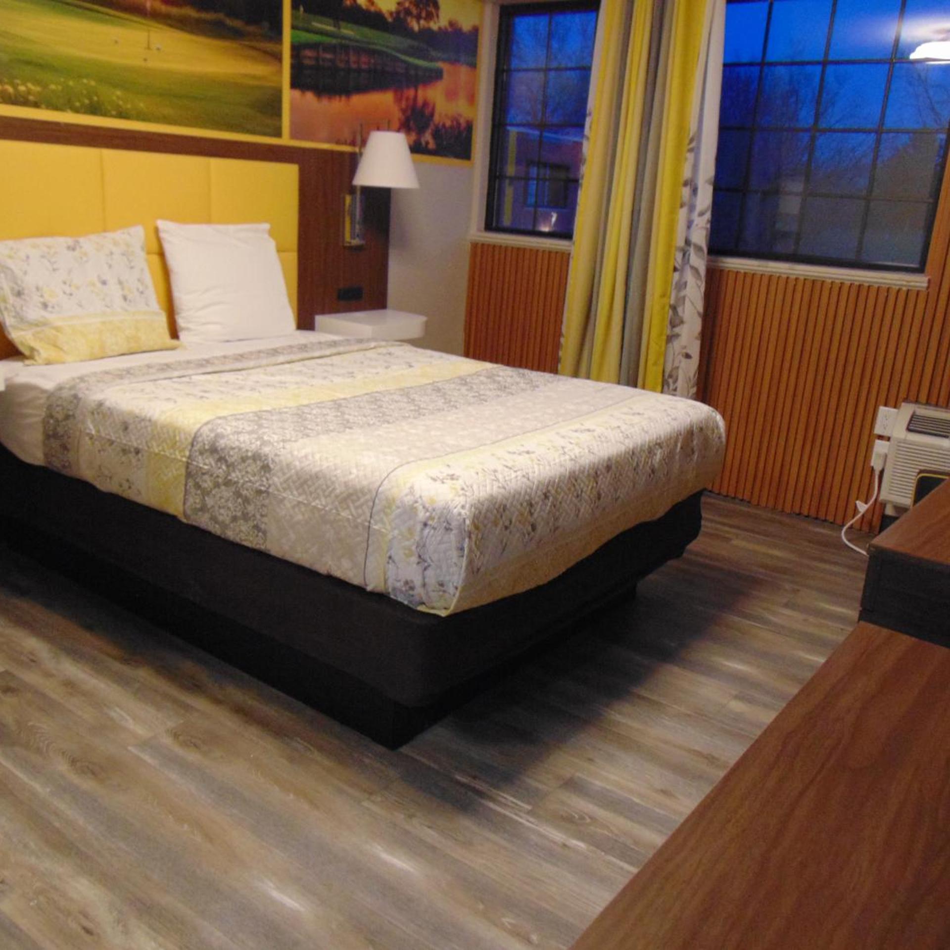 Room, King Bed, Queen Bed, Accessible