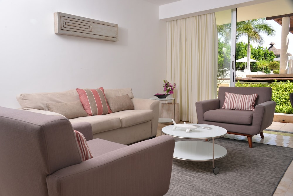 Magia Beachside Condo 29/47