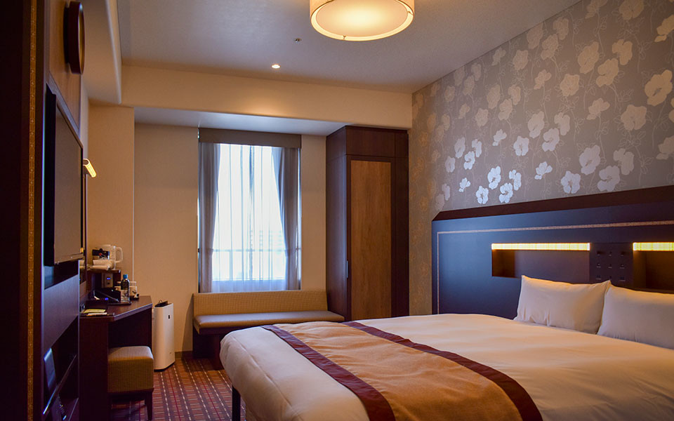 غرفة مفردة بسرير كينج
