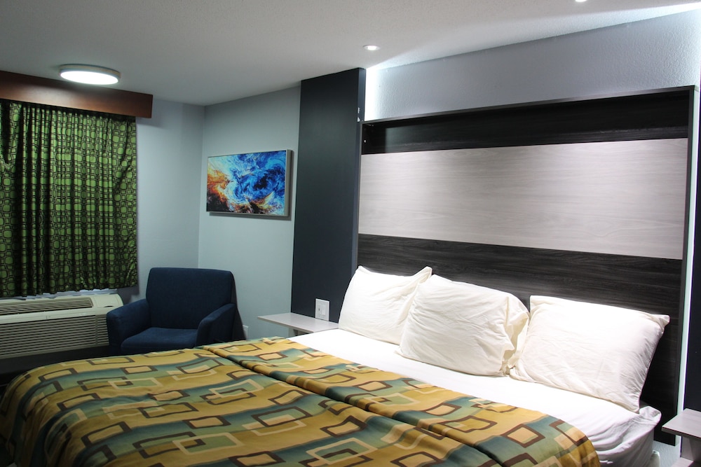 Douglas Inn And Suites 14/41
