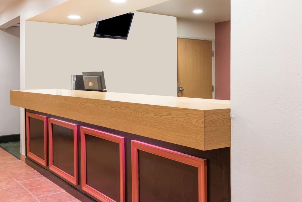 Super 8 by Wyndham Pittsburgh/Monroeville 10/47
