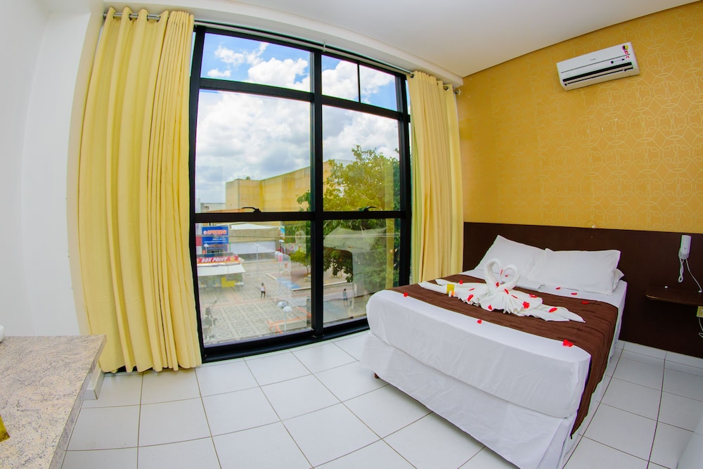 Falcao Hotel 7/44