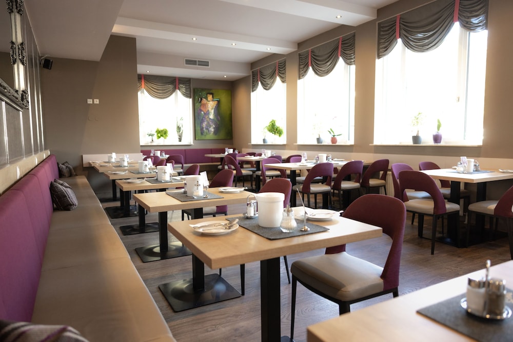 Hotel Max 70 37/50