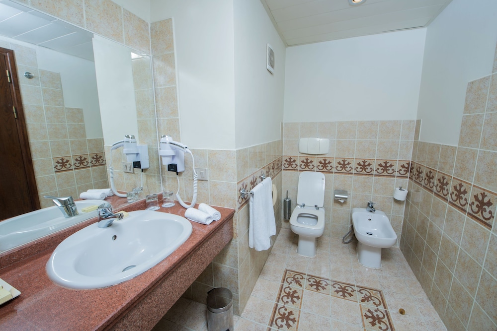 Reef Oasis Beach Resort 34/82