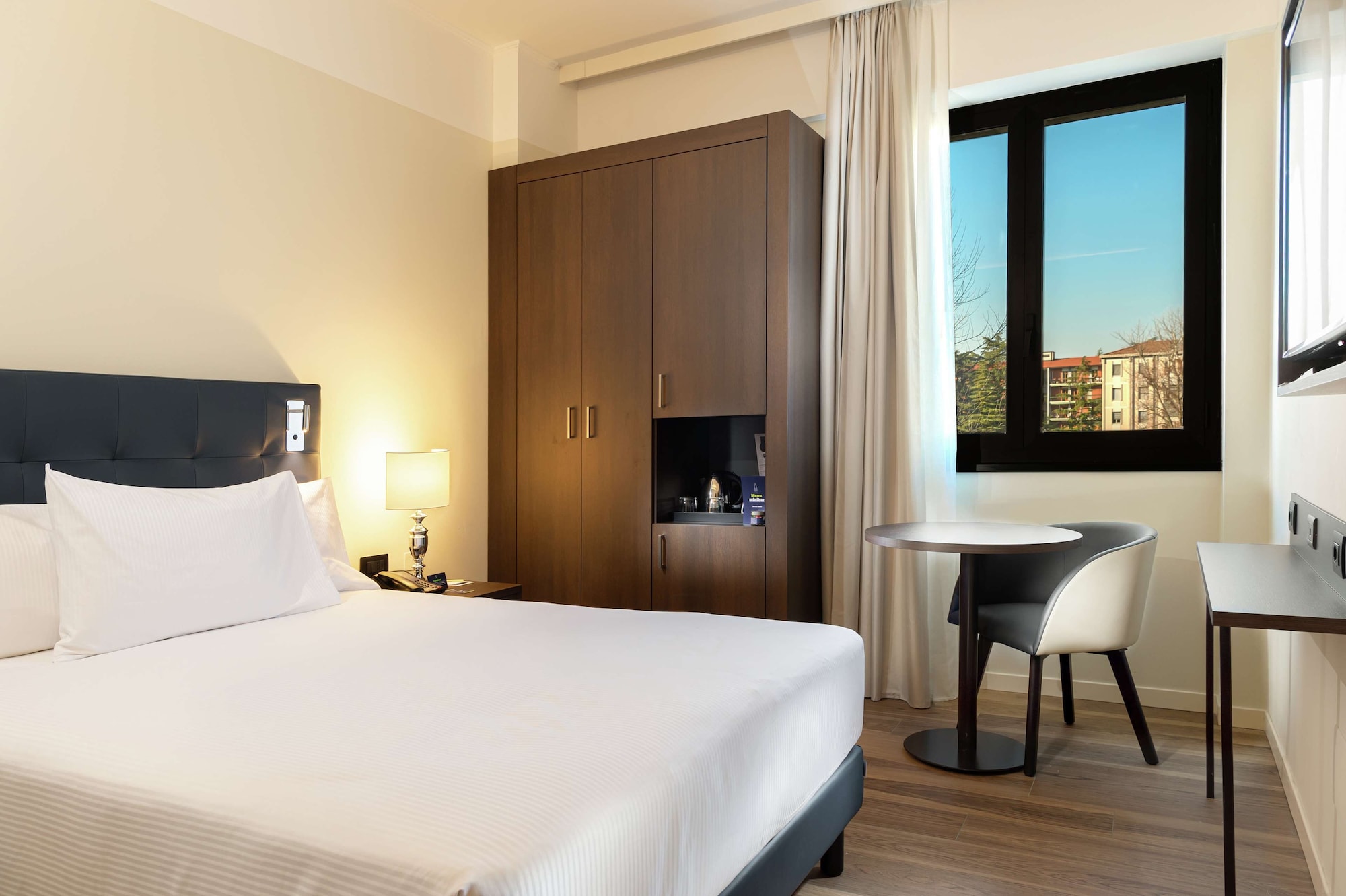 ROOM, QUEEN BED, ACCESSIBLE