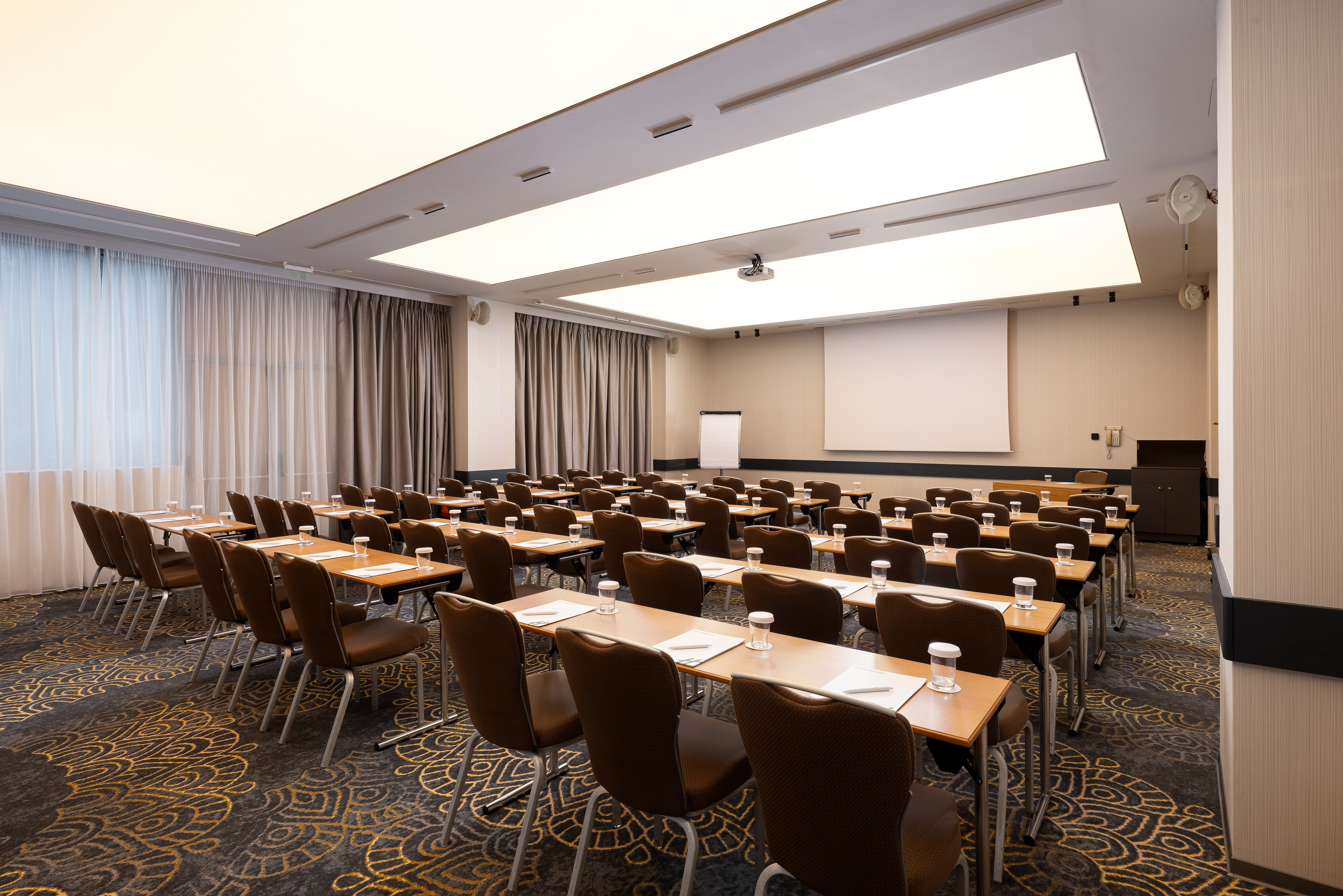Holiday Inn Athens Airport 60/66
