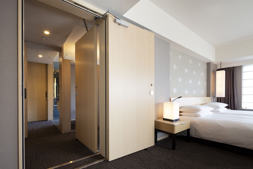 The Capitol Hotel Tokyu 12/74
